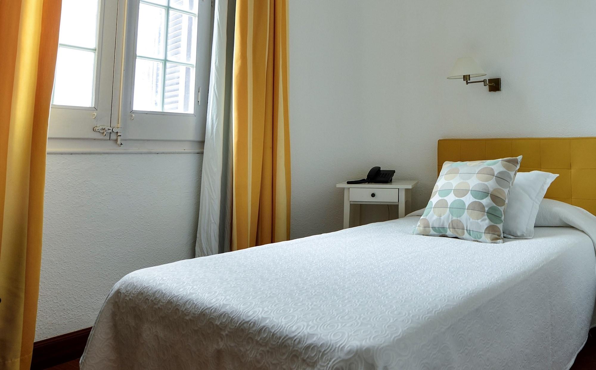 סיטגס Hotel Capri מראה חיצוני תמונה