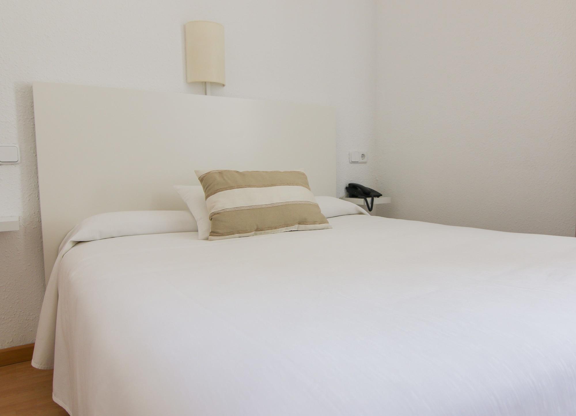 סיטגס Hotel Capri מראה חיצוני תמונה