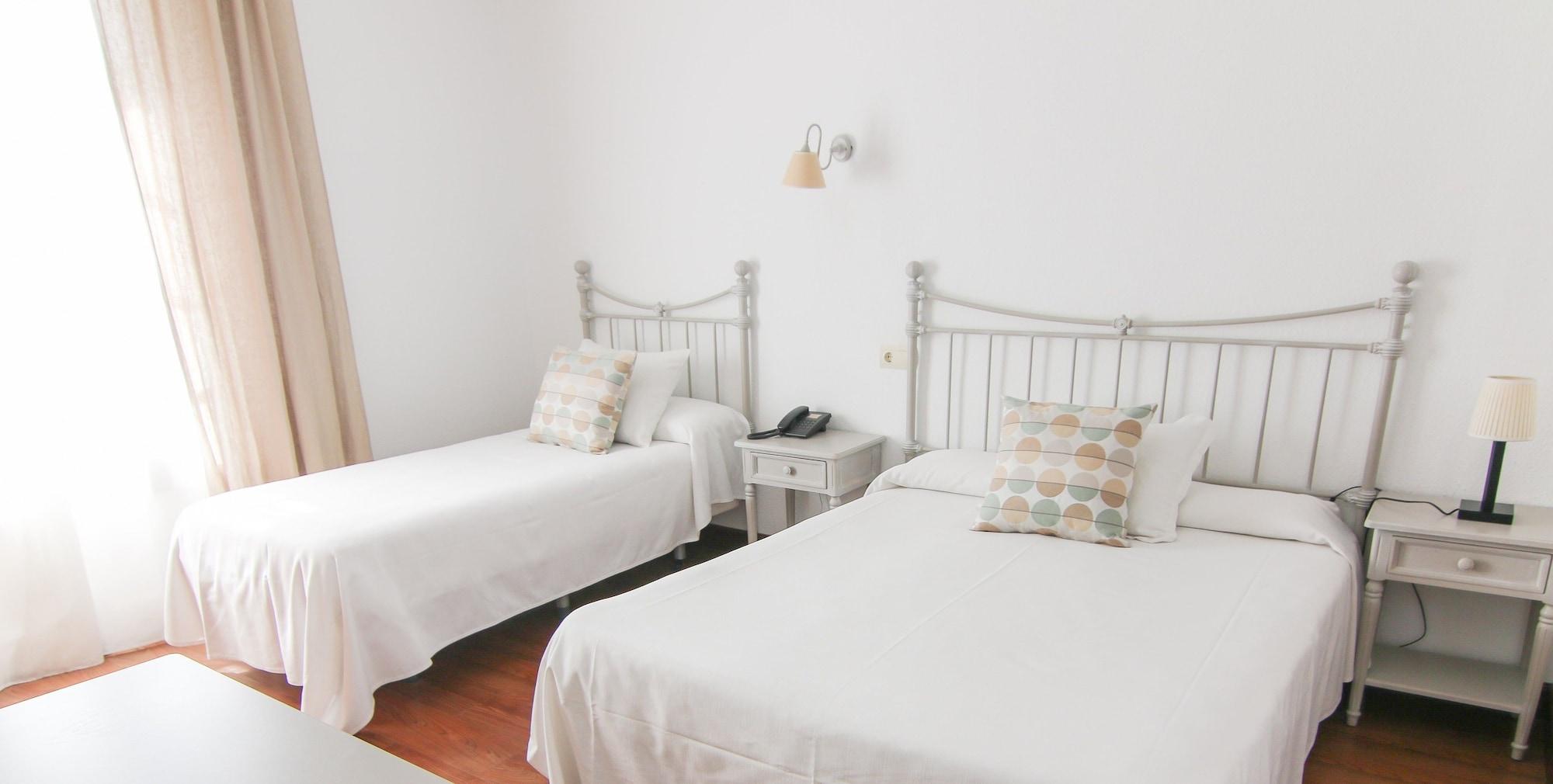 סיטגס Hotel Capri מראה חיצוני תמונה