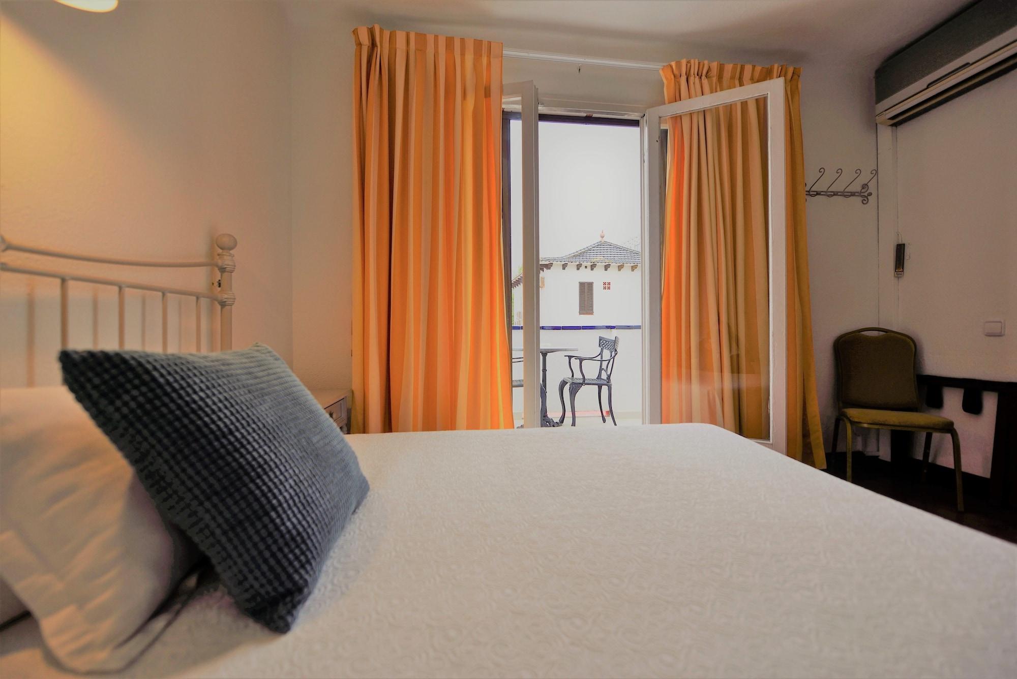 סיטגס Hotel Capri מראה חיצוני תמונה