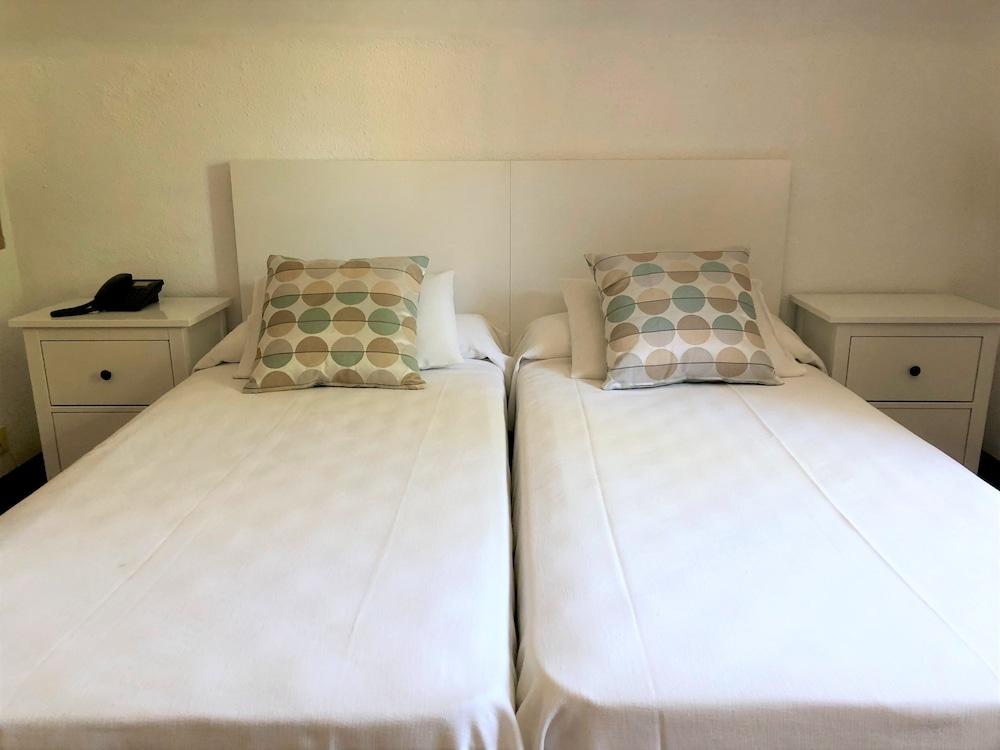 סיטגס Hotel Capri מראה חיצוני תמונה