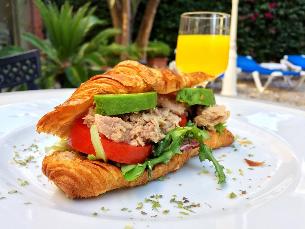 סיטגס Hotel Capri מראה חיצוני תמונה