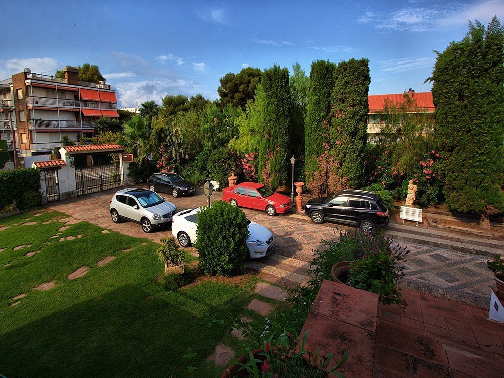 סיטגס Hotel Capri מראה חיצוני תמונה