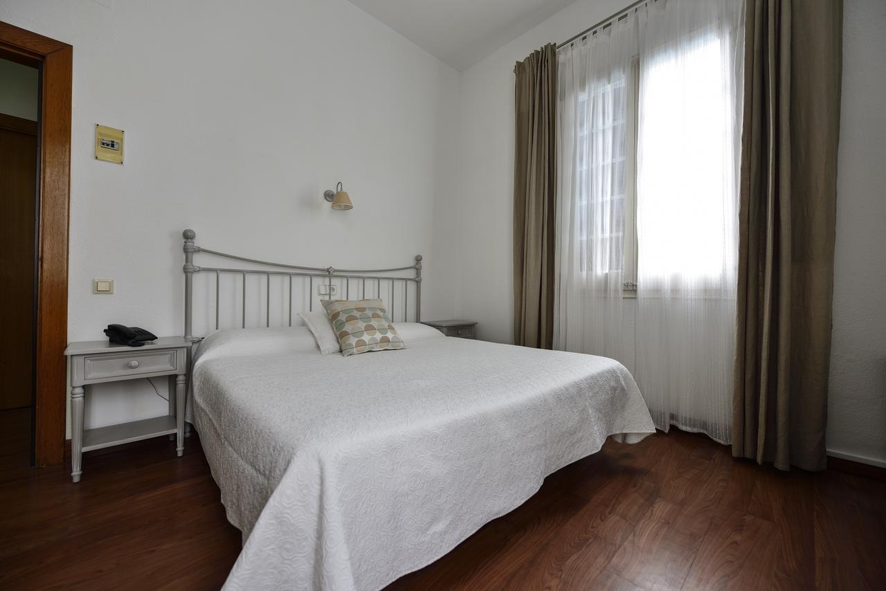 סיטגס Hotel Capri מראה חיצוני תמונה
