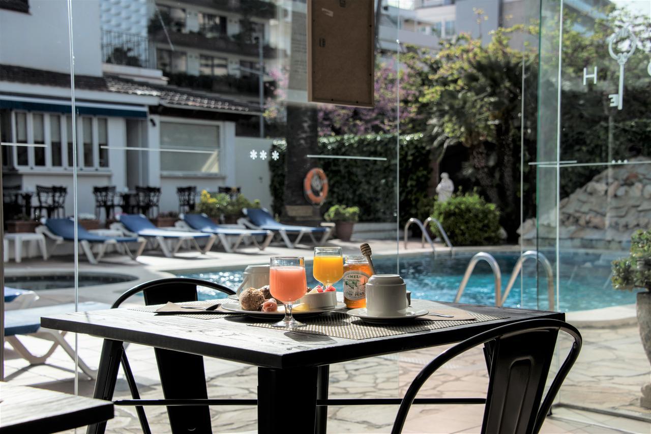 סיטגס Hotel Capri מראה חיצוני תמונה