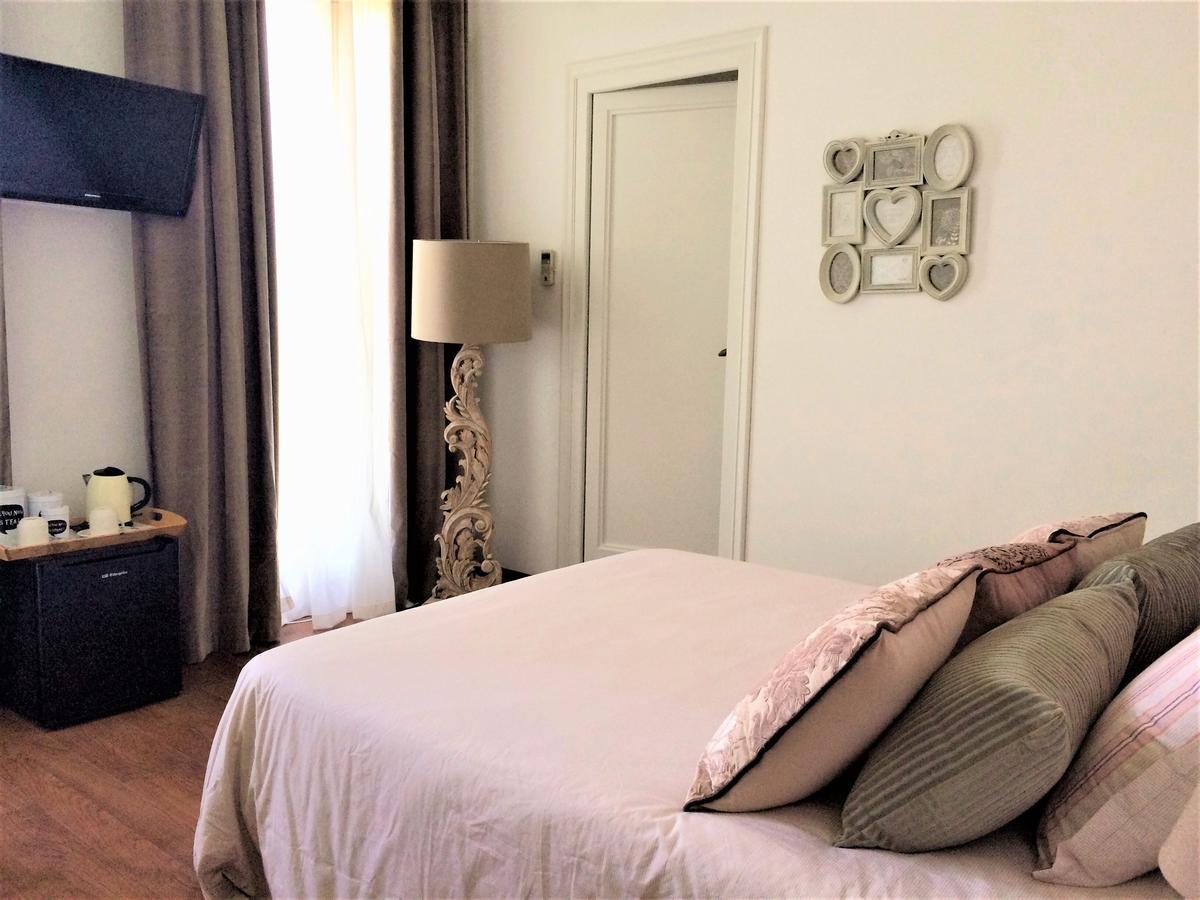 סיטגס Hotel Capri מראה חיצוני תמונה