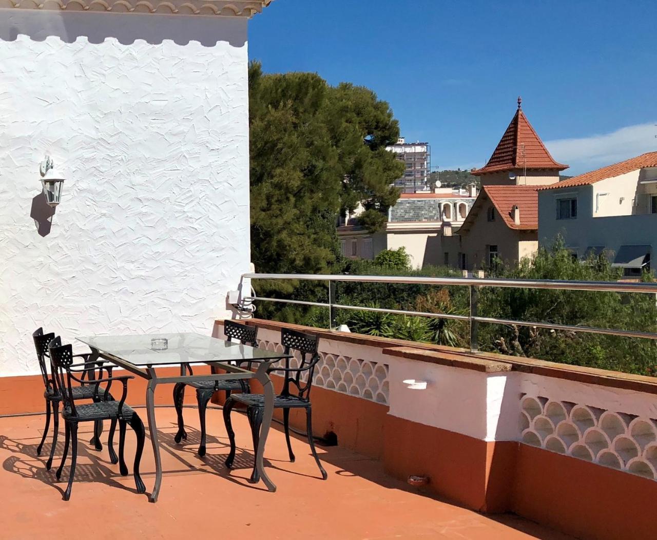 סיטגס Hotel Capri מראה חיצוני תמונה