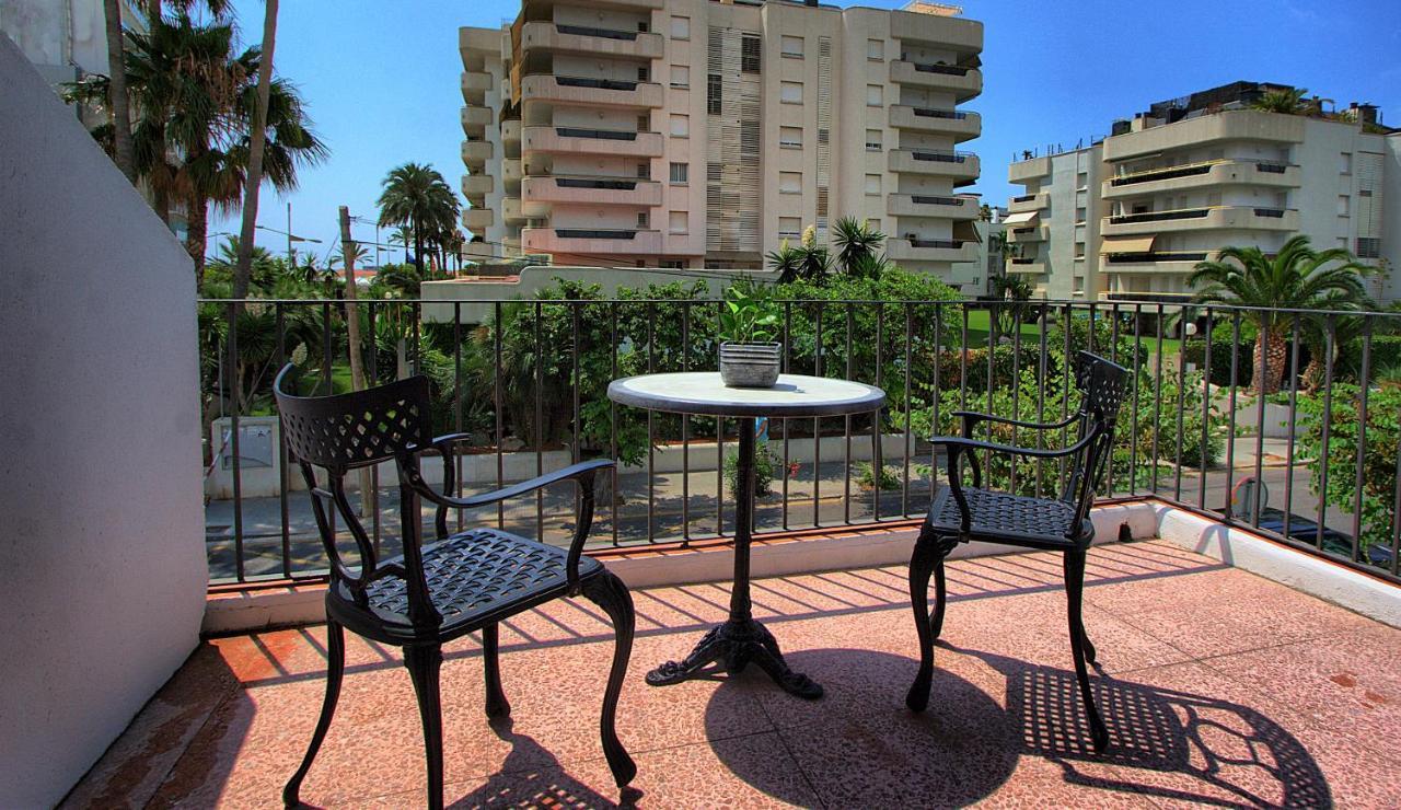 סיטגס Hotel Capri מראה חיצוני תמונה