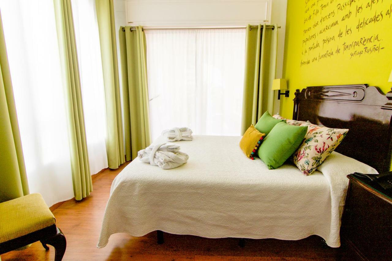 סיטגס Hotel Capri מראה חיצוני תמונה